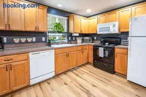 Teak- a North Albany family home - Image 3