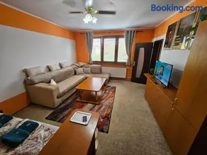 WOLF APARTMAN Luxusné ubytovanie s plnou výbavou s Bezplatným parkovaním SMART TV a Optickým Internetom Priamo v Považskej Bystrici Tichá lokalita s Všade blízko Vhodné pre Jednotlivcov Rodiny Pracovné cesty Turistiku aj Oddych Plne vybavená Kuchyňa - Image 2