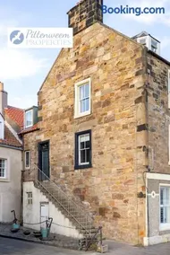 Ledgers Cottage- Harbourfront Home Pittenweem - Image 1