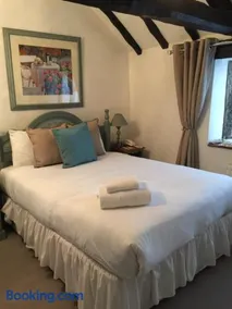 Bert's Rooms at The Black Horse Inn - Image 4