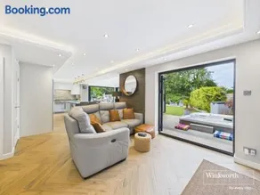 3000 SqFt Riverside Home Hot Tub & Mooring - Image 3