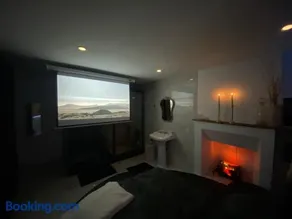 Le Cadre Noir Lux Spa, Sauna, Jacuzzi - Image 4