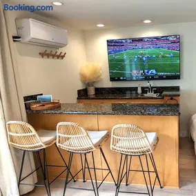 Walk 2min to BEACH! Boho 3-Bedroom BEACH Pad with AC, Patio, Laundry & Mid Size Parking - Image 2