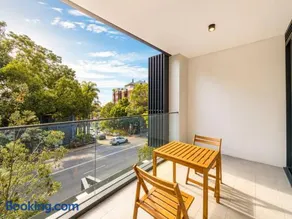 Stylish 2BR Apartment in Double Bay with Parking - Image 4