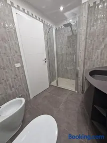 Appartamento ristrutturato con vista mare - Image 3