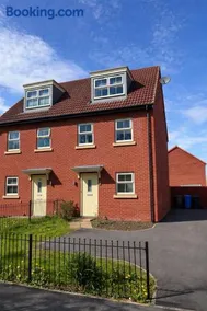 4 Bedrooms Amazing Home Derby City Centre - Sleeps 6 - Next to Rollsroyce- Alstom - Pride Park - Image 2