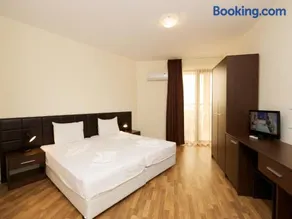 Hotel Golden Ina - All Inclusive - Beachfront - Image 2
