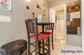 Private 1 Bed 1 Bath Orlando Oasis Shopping and Parks Nearby - Image 4