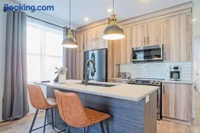201 Condo au rez de chaussée , au coeur de Bromont - Image 2