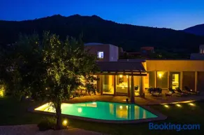 Is Molas Villas - Image 2