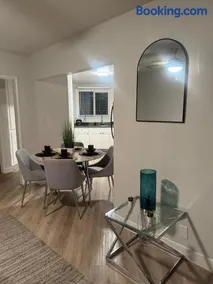 Hollywood Prime Location with Resort Style Pool, Free Parking and Close to Everything LA - Image 4