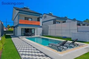 Villa with Jacuzzi for Honeymoon and Vacation block E - Image 3