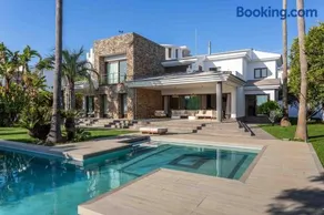 A paradise with ocean views - Image 2