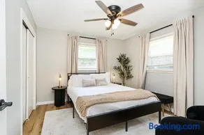 Fremont Stylish Stay - Near K-State with Free Parking - Image 1