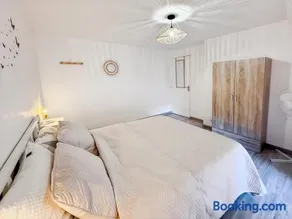 Appartement rénové, lumineux au centre de Vic - Image 2