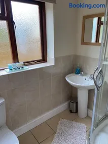 High Hedges Apartment A - Image 4