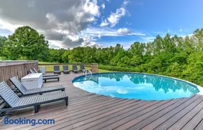 Secluded 18-Acres with Pool Hot Tub Pool Table - Image 2