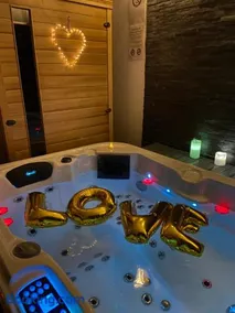 le tricosy jacuzzi et sauna privatif - Image 3