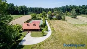Old Oak House with pool - Image 1