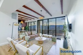 Ridgetop Hideaway 12-Guest Oasis with Hot Tub & Epic Views Near Winery Tours & Trails - Pets are allowed by request - Image 1