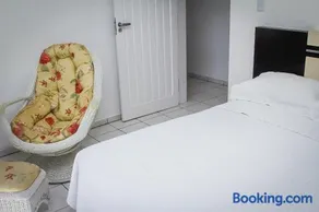 Apto a 70 metros da praia, Piscina, 03 Ar Condicionados, Vaga de Garagem - Image 3