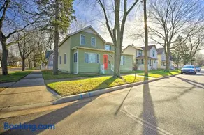 St Joseph Family Home < 1 Mi to Silver Beach - Image 3
