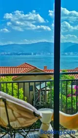 Dali lila's house Seaview Guesthouse - Image 1