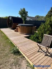 Holiday Idyll With Water Views - Image 4