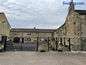 The Cottage, cosy 2 bedroom pet friendly perfect for contractors free secure parking,CCTV - Image 2