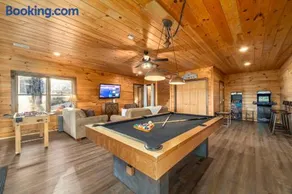 Private•OMG Views•Hot Tub•Firepit•10 min to Downtown - Image 2