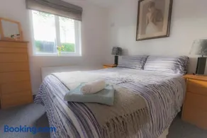 Riverside Cottage - Image 4