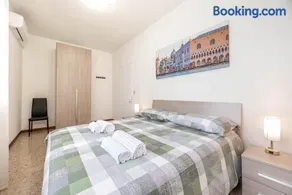 Sole Apartment Residence In Venice - 5min from Airport - Image 2