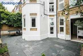 2 Bedroom Stylish Apartment in Notting Hill - Image 4