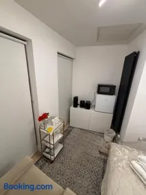 Room to rent in modern house,Central location - Image 1
