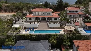 Great Villa with beatiful view and 4 bedrooms more 1000 sqm AREA - Image 1