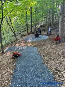 Our Lakeside Getaway - Image 5