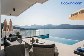 Alexandria Seaside Luxury Villas in Kriaritsi - Image 1