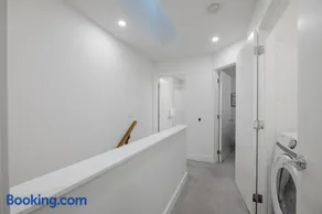 Townhome with Free Parking, Near Downtown - Image 3