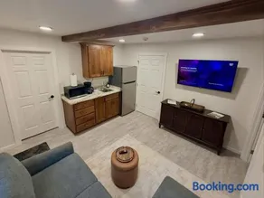 2 Room Suite with Kitchenette - Image 3