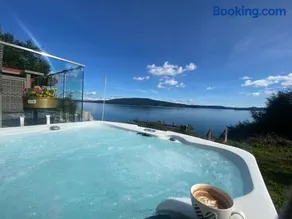 Stunning oceanfront home 4br3b sunrise beachcombing near Bamberton Park - Image 2