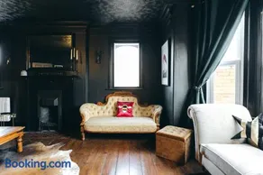 Large 7 Bedroom House for Families and Work Crews Hot Tub Parking Wi-Fi sleeps 17 - Image 4