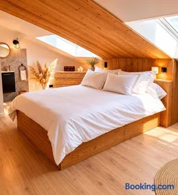 Suite Romantique avec Sauna Privatif, Balnéo et Pièce Secrète- Raon-l'étape -Vosges - Image 2
