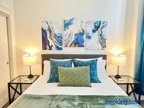 Bright 2 Bed 2 Bath with Views Walk to the Beach DTSM - Image 3