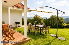 Espectacular casa con piscina y gran jardín - Image 3
