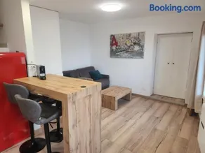 Rue du Vieux Château - Beau F2 avec Vue Mer Exceptionnelle - Refait a neuf - Image 3