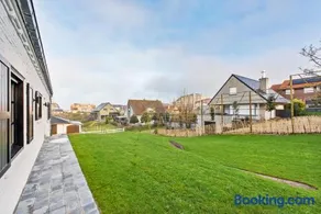 Big modern and bright villa near coast - Image 4