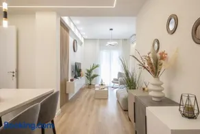 Luxurious, Equipped, Metro-Facing Flat in Athens - Image 2