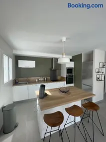 Magnifique villa avec piscine extérieure - Image 2