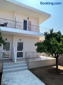 Koulouras Holiday Apartments - Image 3