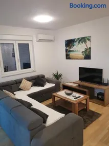 Apartman Batuda,moderno opremljen apartman u centru Đurđevca, u cijeni WELLNESS, sauna, bazen u obližnjem hotelu, mini zoo, 5G internet, R1 račun, SELF CHECKIN - Image 2